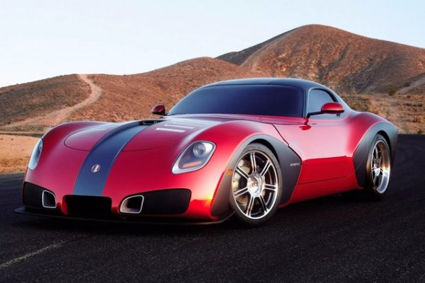 Компанията Devon Motorworks е основана през 2008 г. от предприемача Скот Девън, който кани в екипа доказани имена в бранша. Резултатът е Devon GTX, построен на базата на суперавтомобила Dodge Viper от трето поколение. Предпроизводственият Devon GTX с оригиналното си тяло от въглеродни влакна и двигател с мощност 659 к.с. поставя неофициални рекорди на Laguna Seca и Willow Springs.